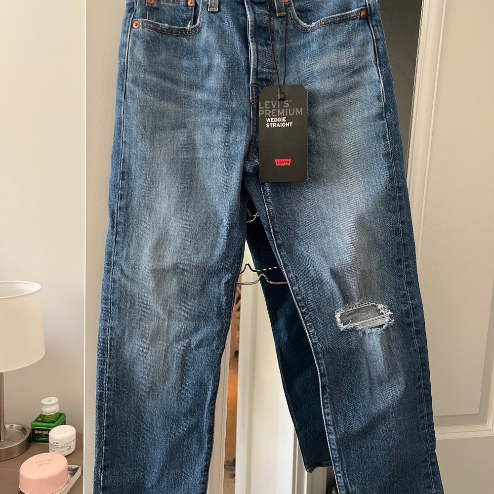 Brand new! Levi wedgie straight womens. 24x26